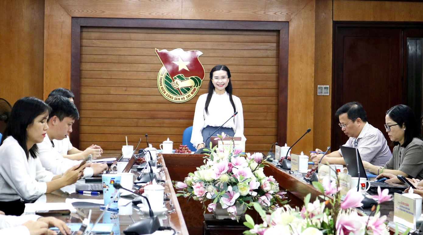 Chị Nguyễn Phạm Duy Trang – Bí thư T.Ư Đoàn, Chủ tịch Hội đồng Đội T.Ư chủ trì buổi họp.