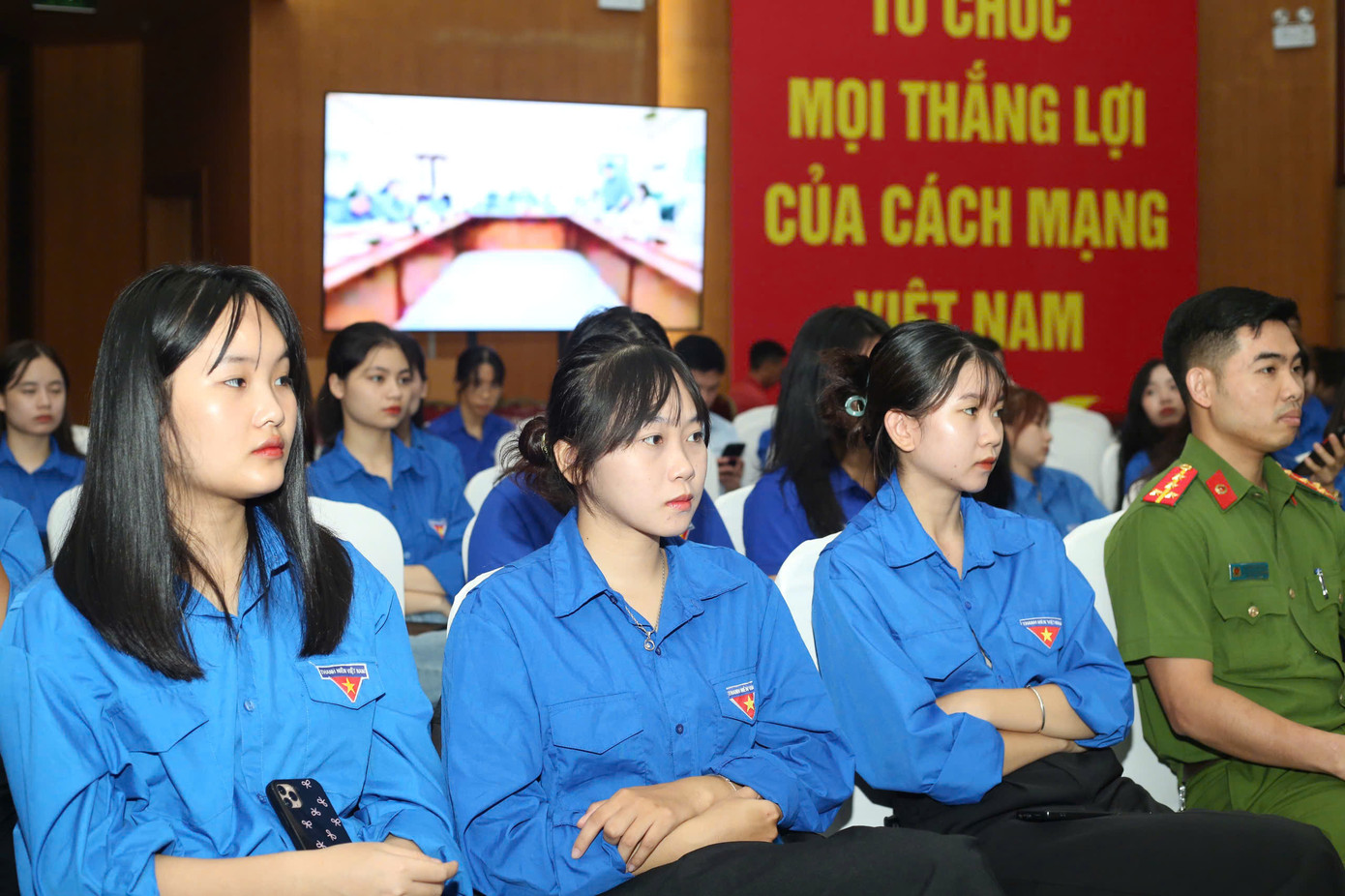 Các bạn trẻ tham gia toạ đàm.