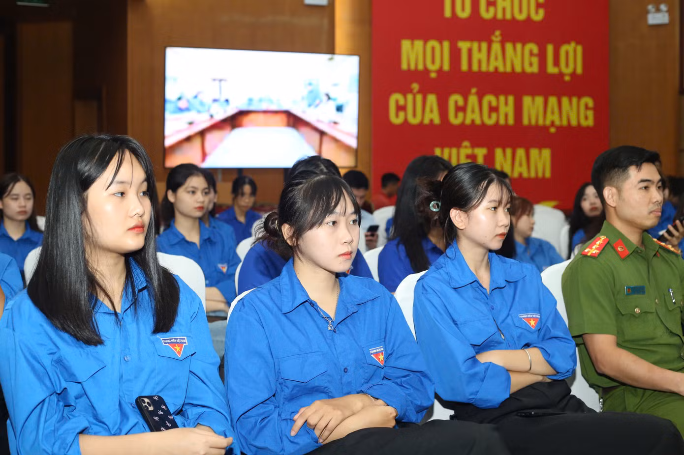 Các bạn trẻ tham gia toạ đàm.