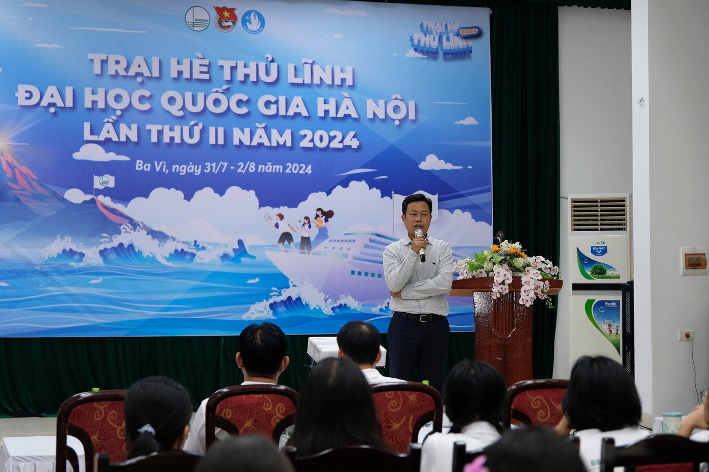 GS.TS Lê Quân - Bí thư Đảng uỷ, Chủ tịch Hội đồng, Giám đốc ĐHQG Hà Nội trao đổi với các học viên GS.TS Lê Quân - Bí thư Đảng uỷ, Chủ tịch Hội đồng, Giám đốc ĐHQG Hà Nội trao đổi với các học viên