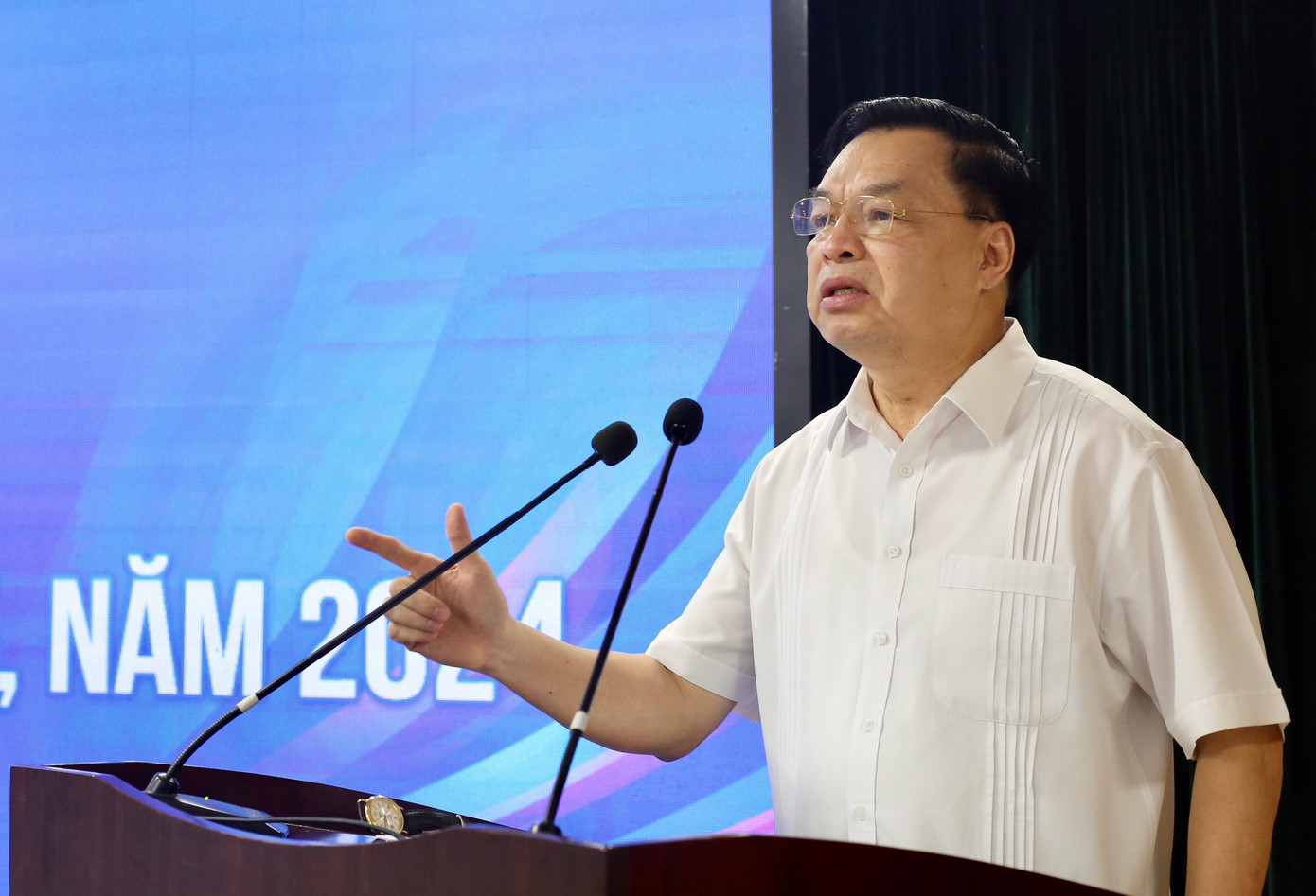 Ông Lê Mạnh Hùng - Phó Chủ tịch Hội Khuyến học Việt Nam, nguyên Phó Trưởng Ban Tuyên giáo T.Ư, nguyên Bí thư thường trực T.Ư Đoàn trao đổi tại hội nghị. Ảnh: Bảo Anh Ông Lê Mạnh Hùng - Phó Chủ tịch Hội Khuyến học Việt Nam, nguyên Phó Trưởng Ban Tuyên giáo T.Ư, nguyên Bí thư thường trực T.Ư Đoàn trao đổi tại hội nghị. Ảnh: Bảo Anh