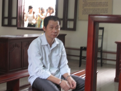 Bị cáo Đỗ Chí Nguyện, nguyên Chánh án Tòa án huyện Mường Lát. ảnh Trần Đại. Bị cáo Đỗ Chí Nguyện, nguyên Chánh án Tòa án huyện Mường Lát. ảnh Trần Đại