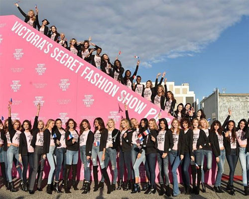 Cận cảnh dàn chân dài Victoria's Secret đổ bộ Paris ảnh 1