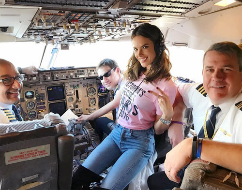 Cận cảnh dàn chân dài Victoria's Secret đổ bộ Paris ảnh 6