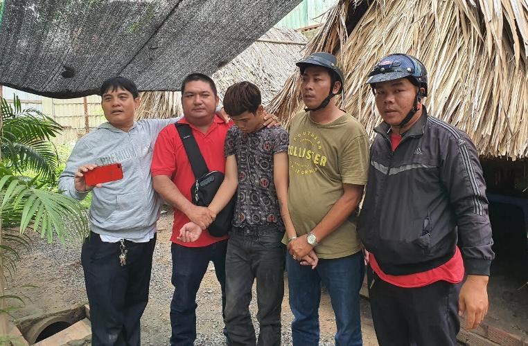 'Hiệp sĩ' Bình Dương bắt đối tượng kề dao cướp xe người đi đường ảnh 1