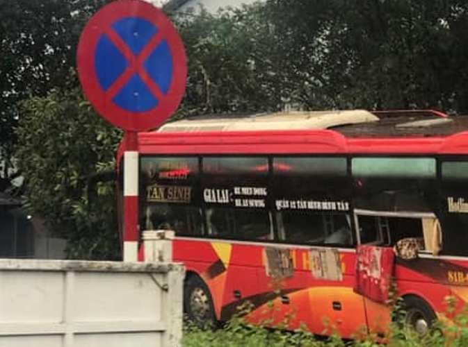 Giải cứu 39 hành khách bị mắc kẹt sau tai nạn giao thông ảnh 3