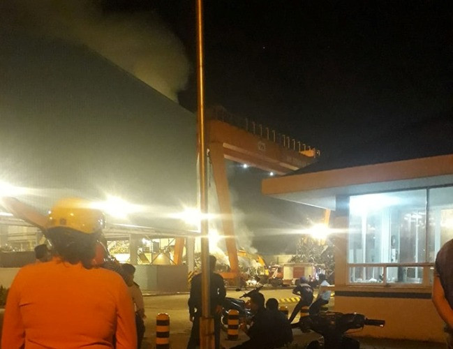 Cháy dữ dội trong khu công nghiệp Đất Cuốc ảnh 2