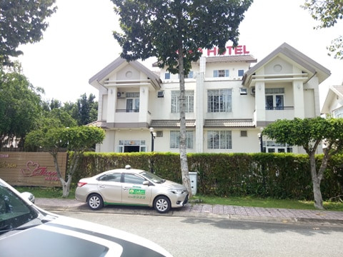 Phóng viên bị doạ 'xử' khi đến đưa tin người chết trong khách sạn ảnh 1