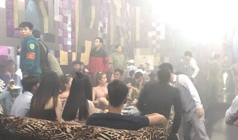 Hàng chục người dương tính với ma túy tại quán bar Diamond Luxury Quán bar ‘liều’ nhất Bình Dương, vô tư cho khách chơi ma túy ảnh 1