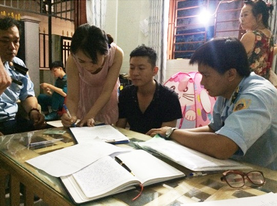 Gần 3 tạ thịt gà không rõ nguồn gốc đang được đóng gói, dán tem nhãn ảnh 4