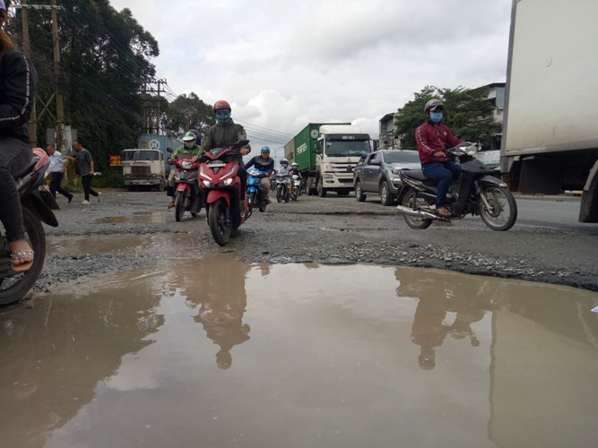 Bình Dương: 'Hố tử thần’ chằng chịt trên đường ĐT743 ảnh 5