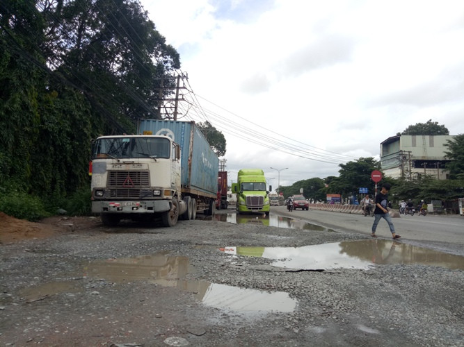 Bình Dương: 'Hố tử thần’ chằng chịt trên đường ĐT743 ảnh 4