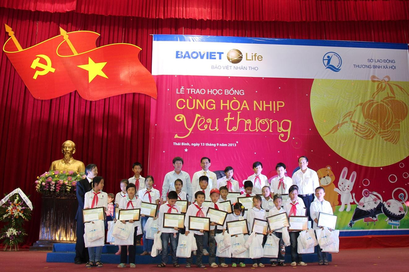 Bảo Việt Nhân thọ trao học bổng và quà Trung Thu cho các em nhỏ tại Thái Bình ngày 13/9