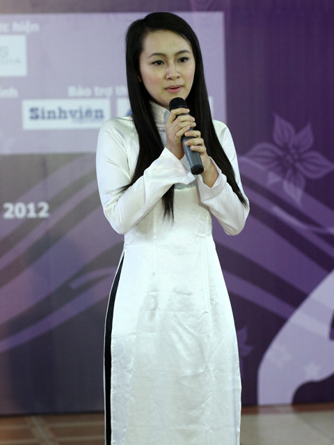 Dạo bước làng cổ Đường Lâm với thí sinh Nguyễn Huyền Trang