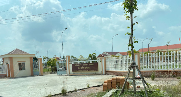 Người dân UBND xã Tân Bằng tạm thời chưa được giải quyết các thủ tục về tư pháp, hộ tịch do nhân sự phụ trách lĩnh vực này đang bị bắt tạm giam (Ảnh minh họa).