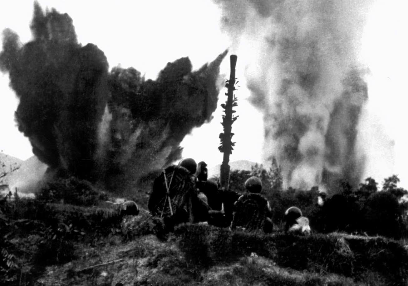 Bức ảnh Hiên ngang. Ảnh: Vũ Tạo. Bức ảnh Hiên ngang. Ảnh: Vũ Tạo.