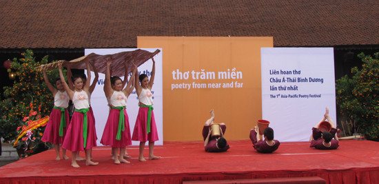 Một số tiết mục văn nghệ chào mừng Ngày thơ Việt Nam. Một số tiết mục văn nghệ chào mừng Ngày thơ Việt Nam