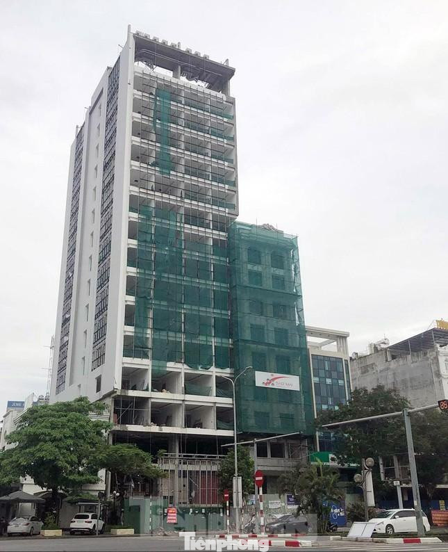 Công trình khách sạn 15 tầng xây dựng không phép ở Hải Phòng trước sự bất lực của cơ quan chức năng.