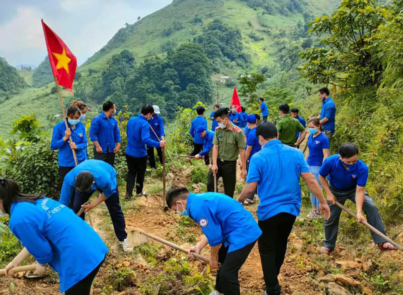 Ngày 30/5, đoàn viên thanh niên Hà Giang ra quân thực hiện Ngày chủ nhật xanh lần thứ hai năm 2021 với nhiều phần việc ý nghĩa.
