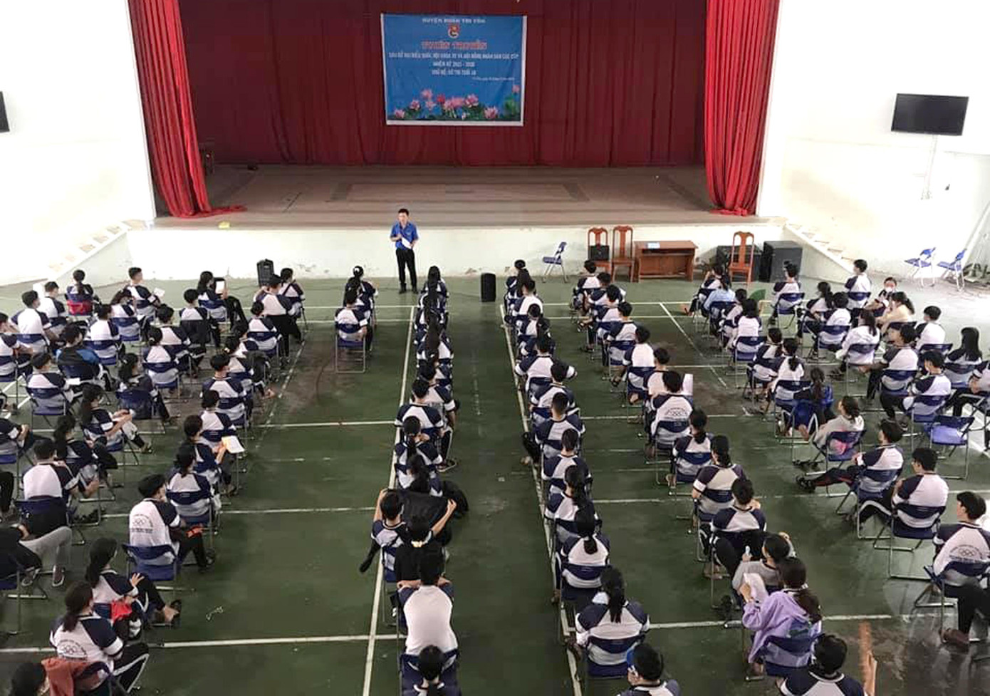 Huyện Đoàn Tri Tôn tổ chức hội nghị tuyên truyền cho các cử tri lần đầu đi bỏ phiếu bầu cử. Ảnh: TĐAG