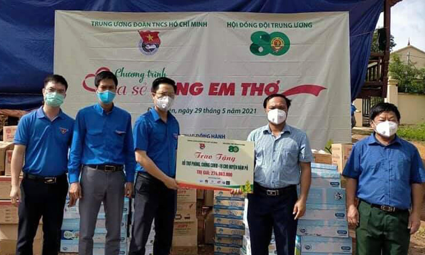 Chương trình trao tặng hỗ trợ huyện Nâm Pồ Chương trình trao tặng hỗ trợ huyện Nâm Pồ