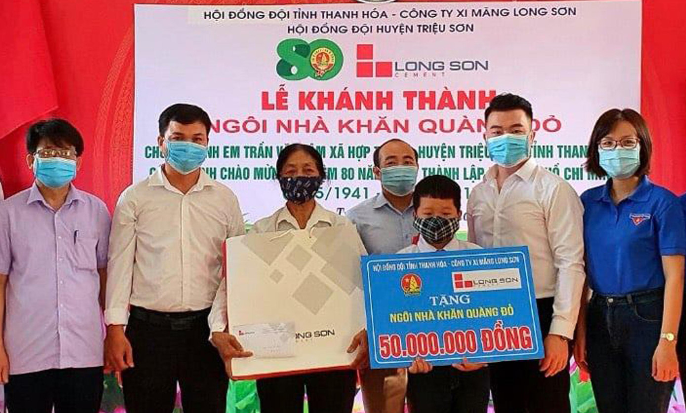 Tặng nhiều ngôi nhà Khăn quàng đỏ, phần quà đến thiếu nhi ảnh 2 Tặng nhiều ngôi nhà Khăn quàng đỏ, phần quà đến thiếu nhi ảnh 2
