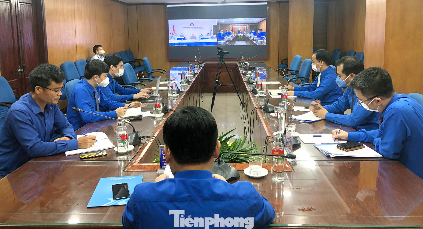 Quang cảnh buổi điện đàm giữa lãnh đạo T.Ư Hội LTHN Việt Nam và T.Ư Hội LHTN Campuchia. Ảnh: Xuân Tùng