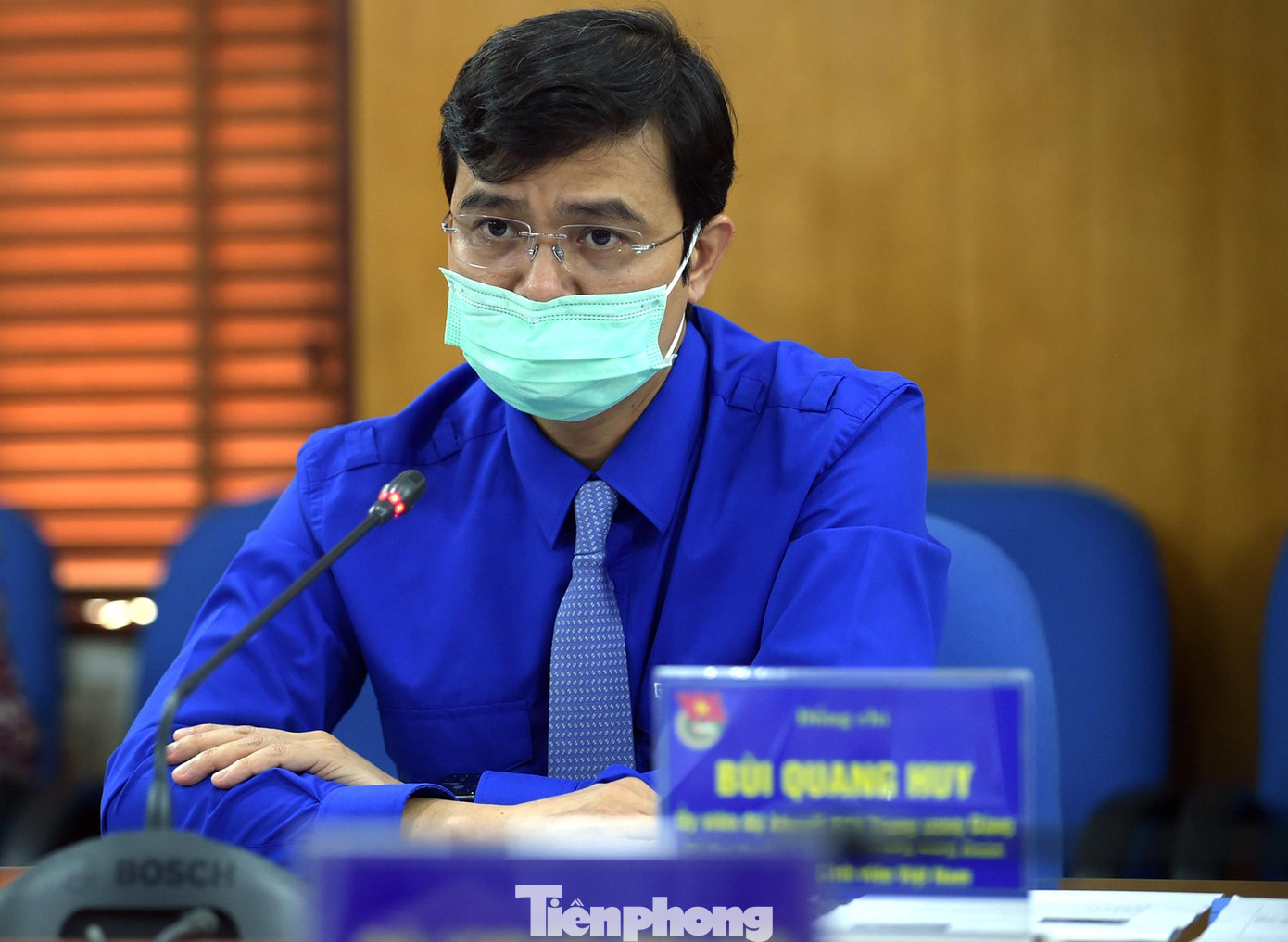 Anh Bùi Quang Huy trao đổi tại buổi làm việc. Ảnh: Xuân Tùng