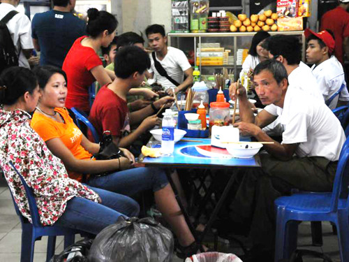 Những bữa cơm ăn vội