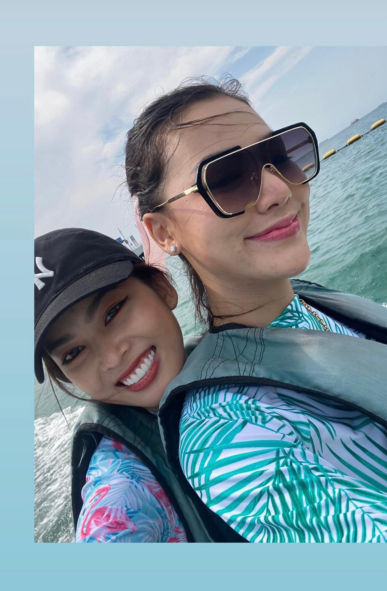 Á hậu Việt Nam vô cùng thân thiết với đại diện Lào tại cuộc thi Miss Grand International 2020. Ngọc Thảo và Hoa hậu Lào cùng đi du lịch Thái Lan sau khi cuộc thi kết thúc.