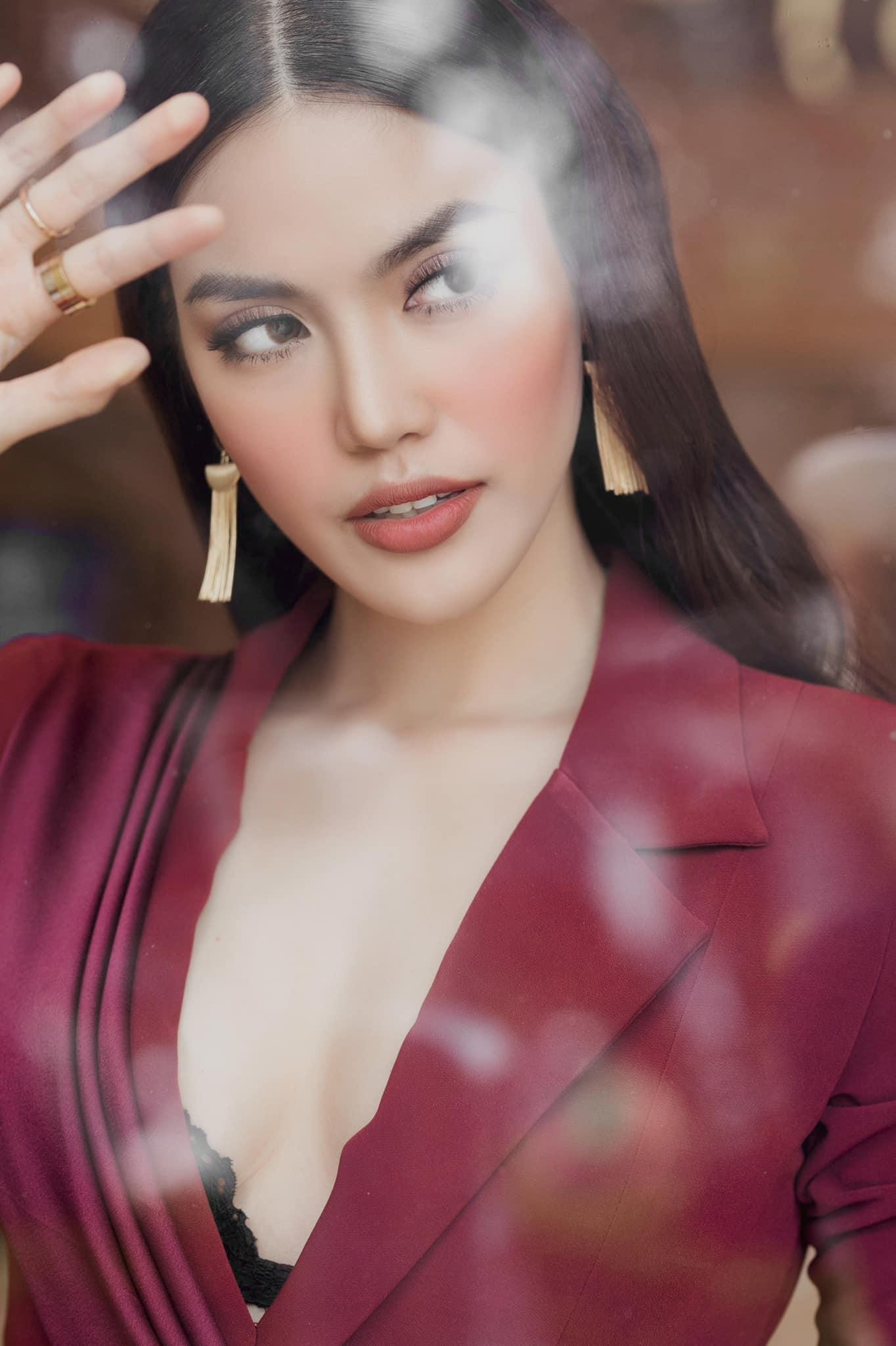 Hoa khôi Lan Khuê trễ nải vòng một cực kỳ nóng bỏng tại sự kiện mới đây.