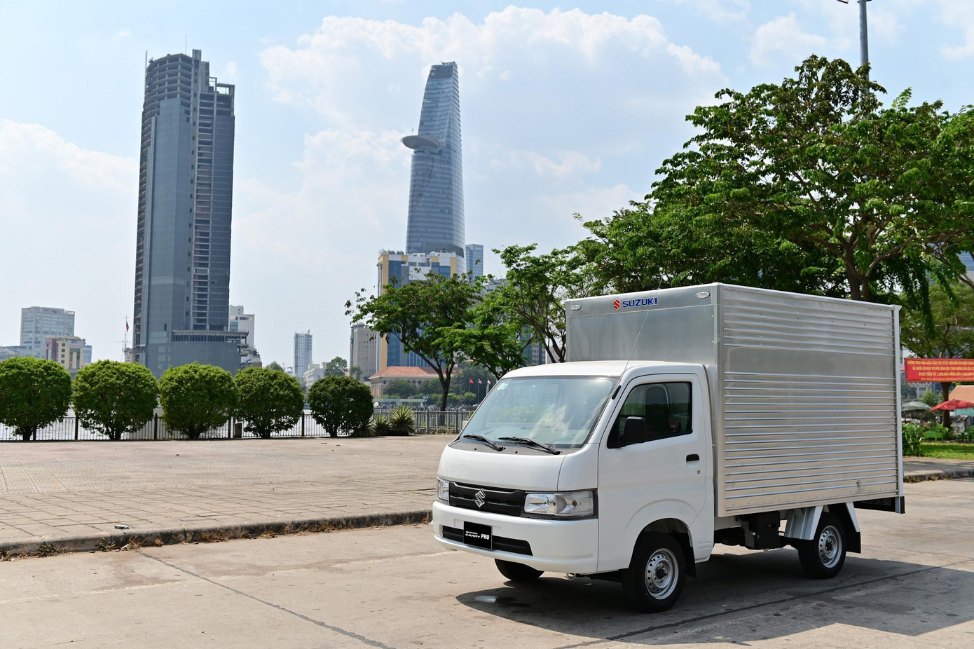 Suzuki Carry Pro - vận hành bền bỉ chẳng ngại thời tiết nhờ thùng xe thép tấm mạ kẽm chống ăn mòn và rỉ sét