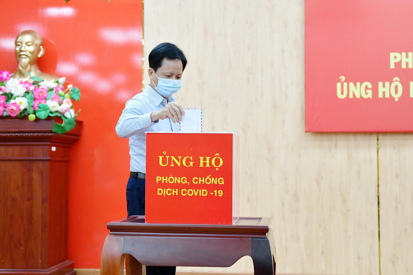 Chủ tịch HĐQT BSR Nguyễn Văn Hội tham gia đóng góp ủng hộ Quỹ phòng, chống dịch Covid-19 tỉnh Quảng Ngãi. Chủ tịch HĐQT BSR Nguyễn Văn Hội tham gia đóng góp ủng hộ Quỹ phòng, chống dịch Covid-19 tỉnh Quảng Ngãi.