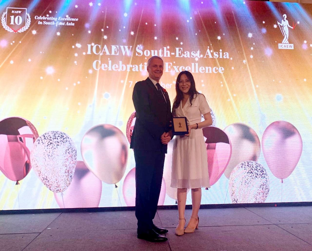 Thu Tiến từng được ICAEW vinh danh tại Buổi Lễ thường niên của ICAEW khu vực Đông Nam Á tổ chức tại Singapore năm 2019 với thành tích xuất sắc