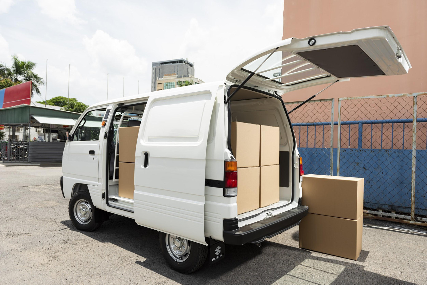 Chuyên chở linh hoạt cùng Suzuki Blind Van được phép lưu thông nội đô 24/7