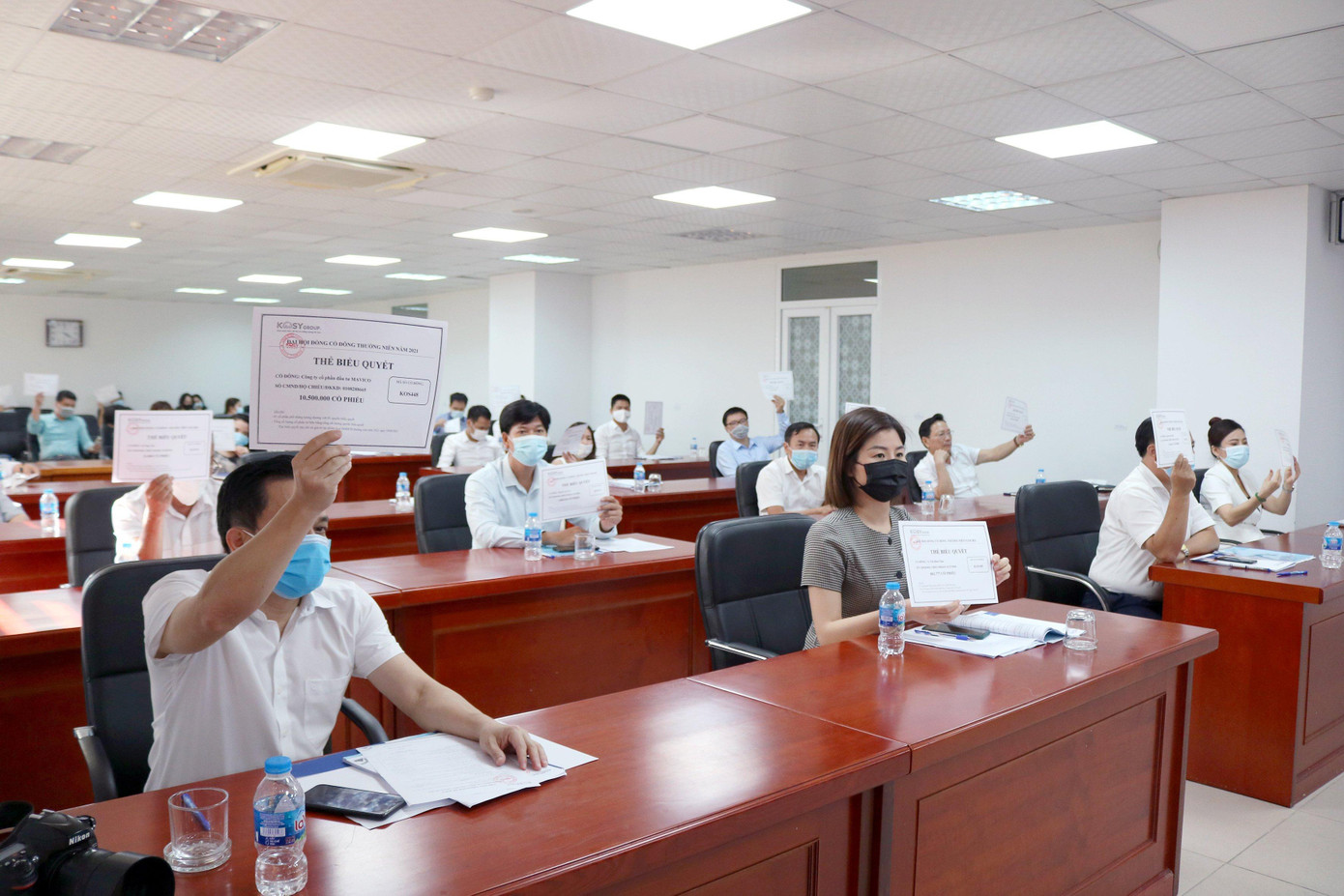 Các cổ đông nhất trí thông qua các nội dung quan trọng của Đại hội