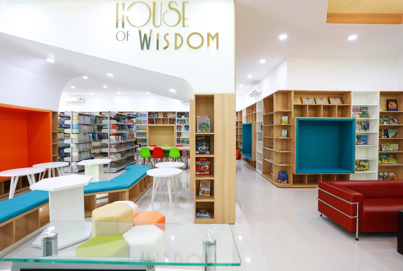 Asian School xây dựng mô hình thư viện sách và thư viện điện tử hiện đại theo hướng Learning Commons giúp học sinh dễ dàng tiếp cận tri thức toàn cầu.