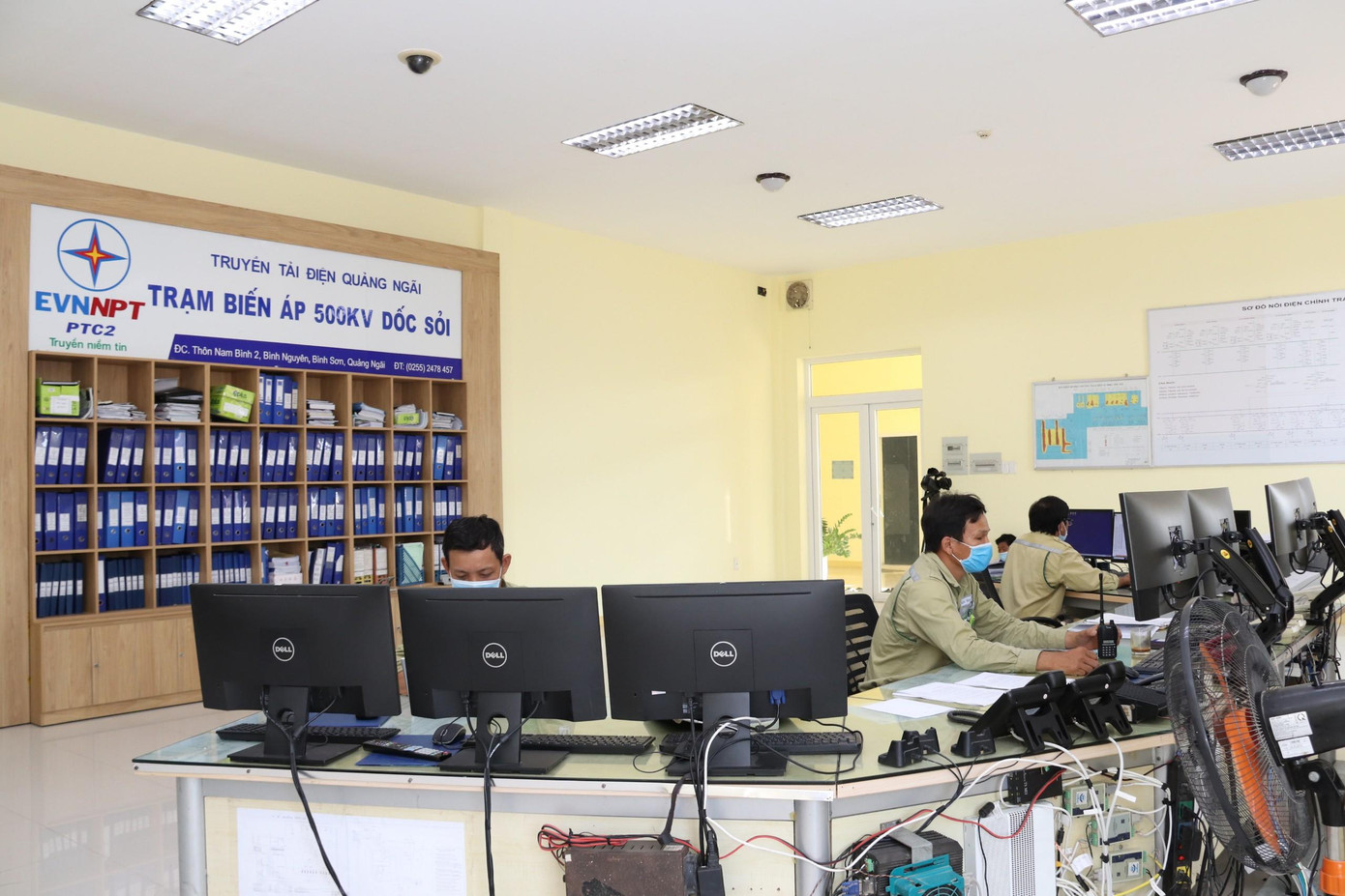 Thao tác đóng điện công trình tại Trạm 500 kV Dốc Sỏi Thao tác đóng điện công trình tại Trạm 500 kV Dốc Sỏi