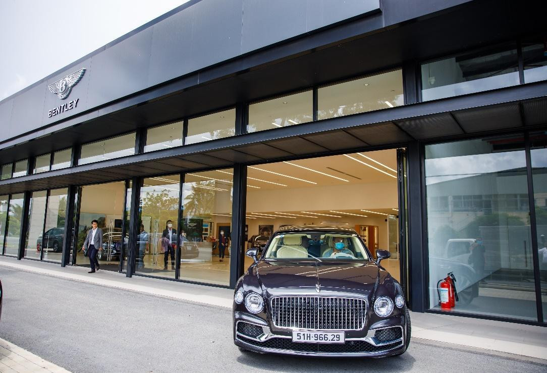 Siêu xe Bentley Flying Spur V8 First Edition chính thức lăn bánh tại Việt Nam