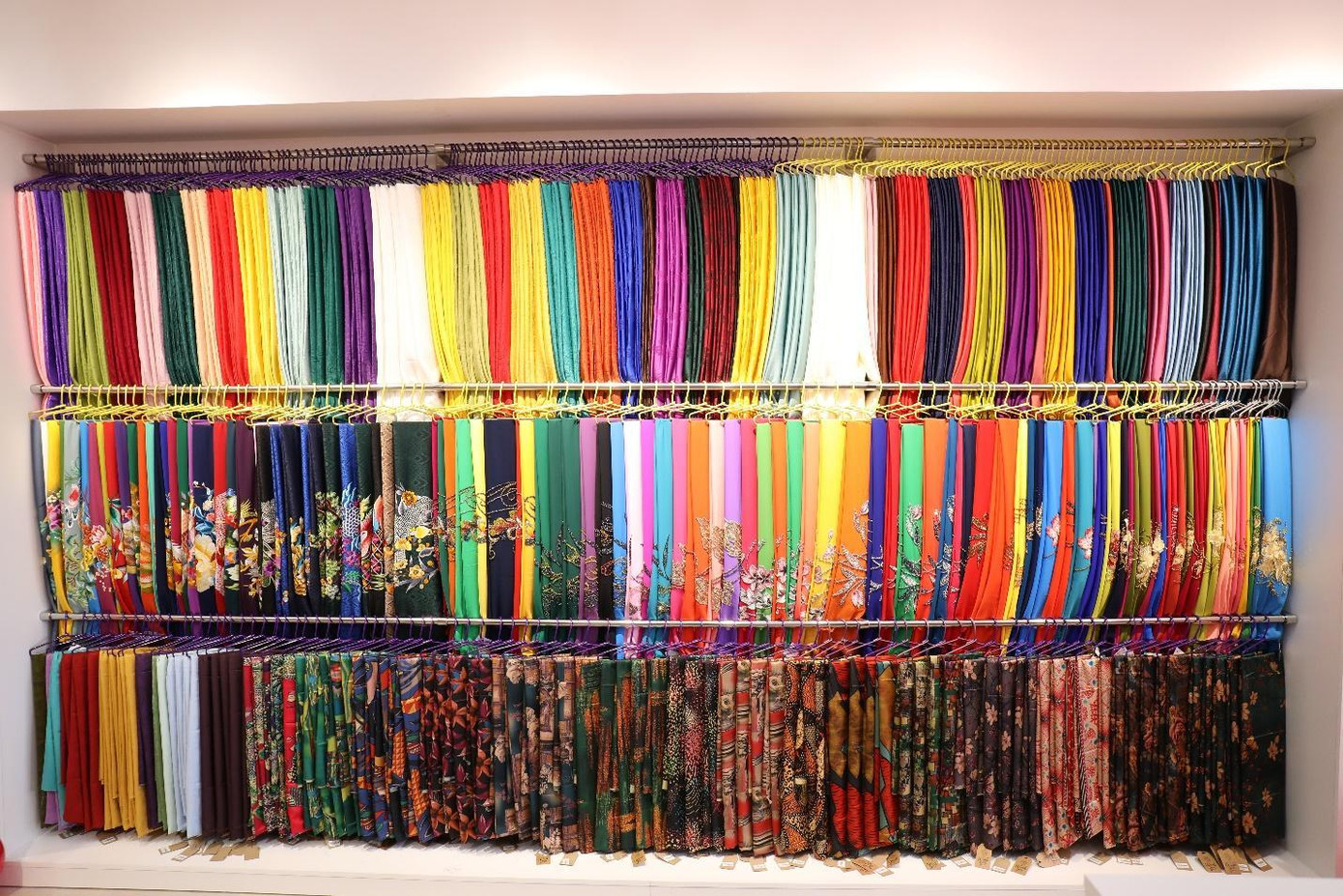 Vải nơi đây đa dạng luôn đạt chuẩn về chất lượng