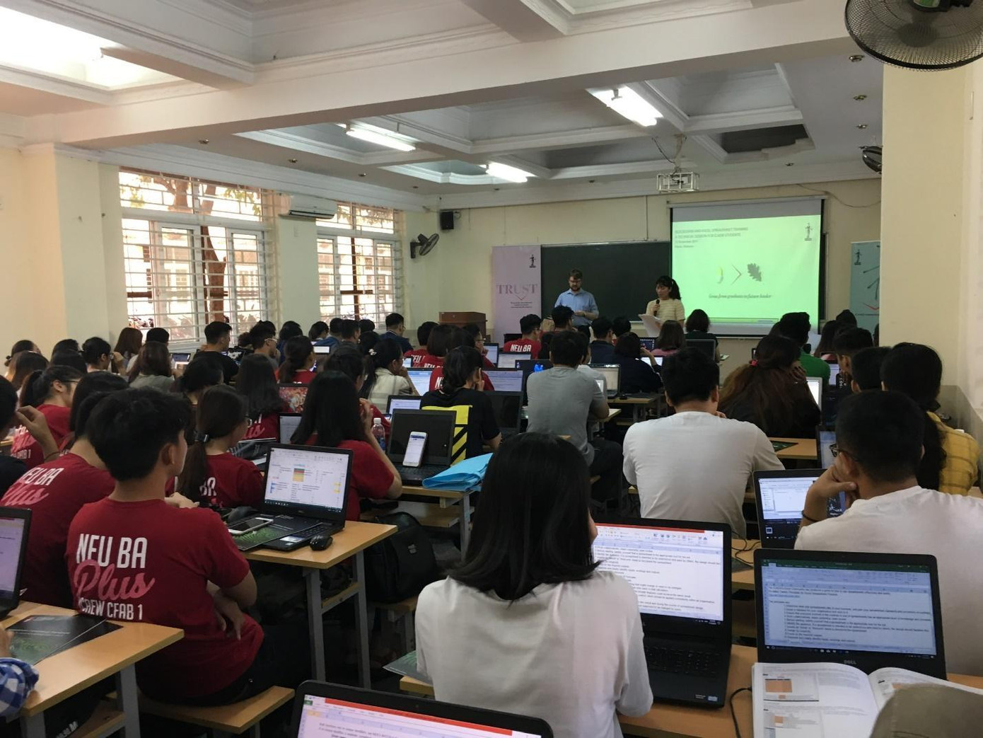 Các bạn sinh viên CFAB tham gia hội thảo chuyên môn 'Đào tạo về Blockchain và Excel'