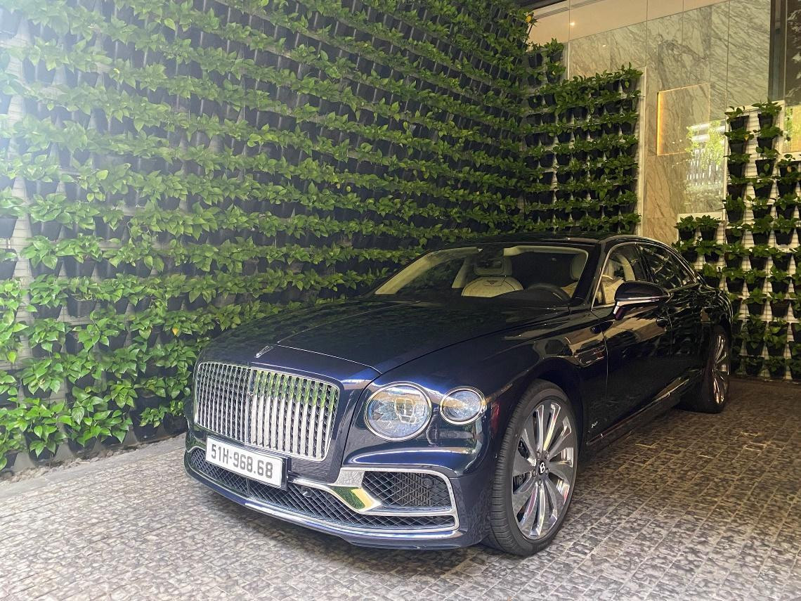 Siêu xe Bentley Flying Spur V8 First Edition đã về tay chủ nhân