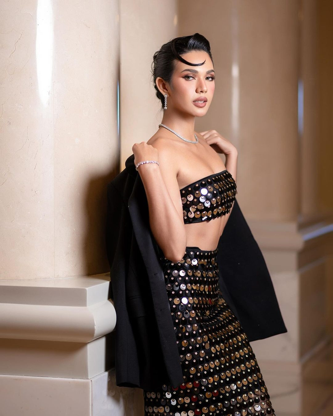 Năm 2023, cô dự thi Hoa hậu Hoàn vũ Philippines 2023 nhưng chỉ giành ngôi vị Á hậu 1 khiến nhiều người tiếc nuối. Khi đó, fan hy vọng Christine Opiaza có cơ hội đại diện Philippines tại một cuộc thi nhan sắc quốc tế trong tương lai.