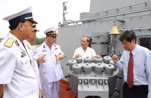 Hệ thống gây nhiễu trang bị trên tàu pháo-tên lửa