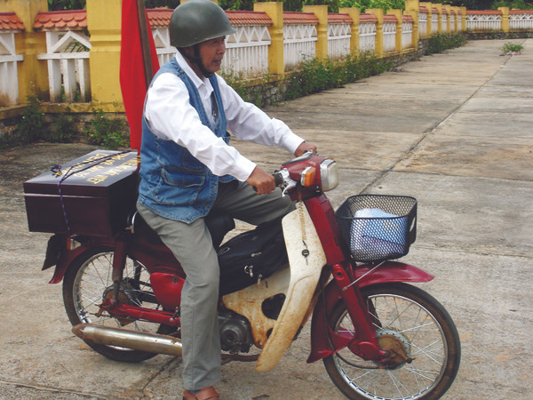 Xuyên Việt làm bản đồ bằng chiếc xe cũ vừa tân trang. Xuyên Việt làm bản đồ bằng chiếc xe cũ vừa tân trang