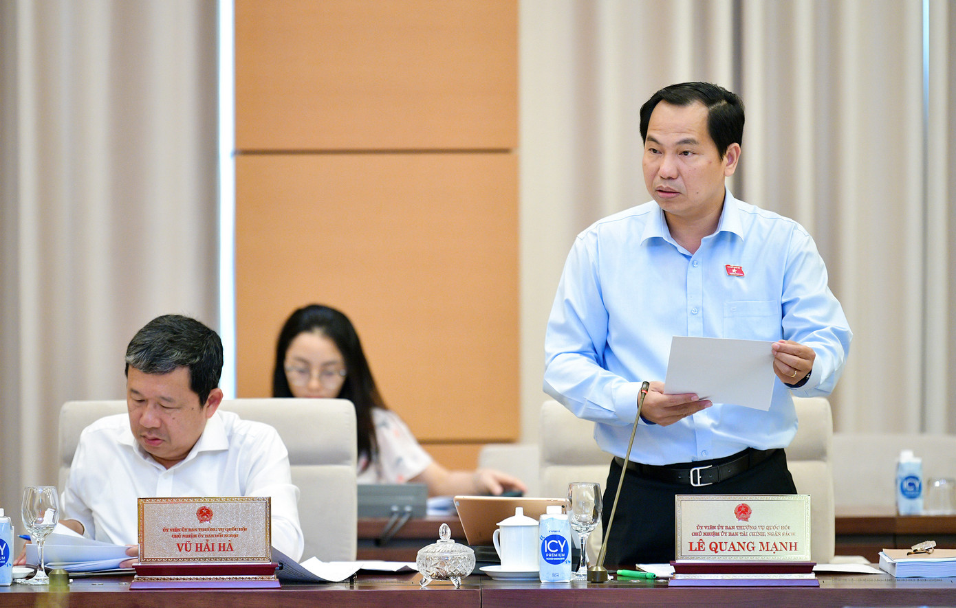 Chủ nhiệm Ủy ban Tài chính Ngân sách Lê Quang Mạnh. Chủ nhiệm Ủy ban Tài chính Ngân sách Lê Quang Mạnh.