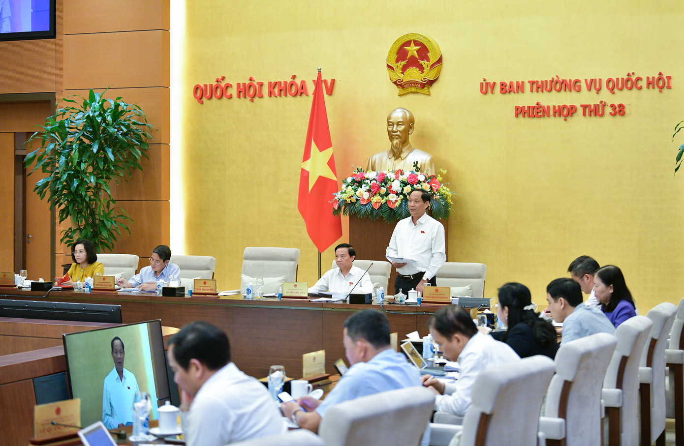 Phó Chủ tịch Quốc hội Trần Quang Phương điều hành nội dung làm việc.