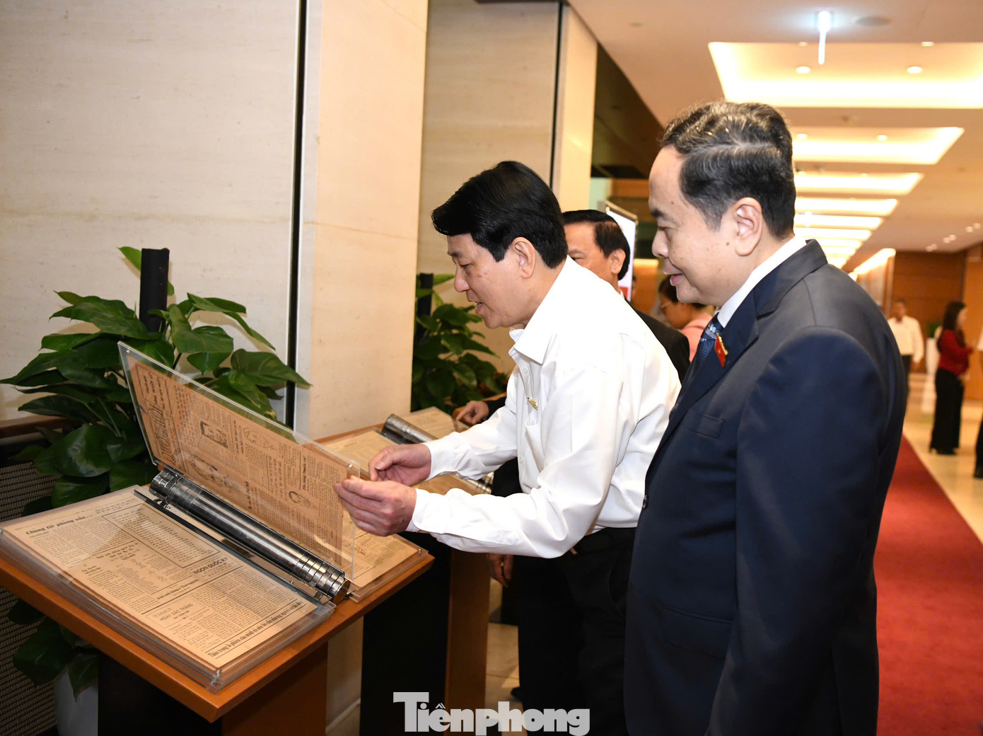 Chủ tịch nước Lương Cường và Chủ tịch Quốc hội Trần Thanh Mẫn tham dự triển lãm. (Ảnh: Như Ý) Chủ tịch nước Lương Cường và Chủ tịch Quốc hội Trần Thanh Mẫn tham dự triển lãm. (Ảnh: Như Ý)