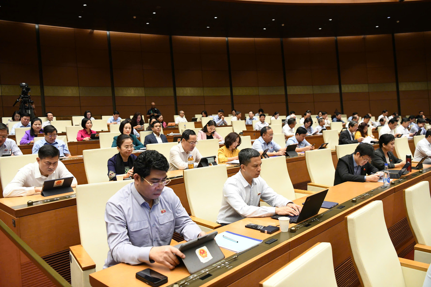 Các đại biểu tham dự kỳ họp thứ 8. Ảnh: Như Ý Các đại biểu tham dự kỳ họp thứ 8. Ảnh: Như Ý