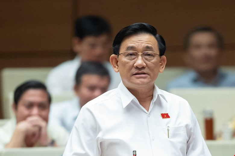 Đại biểu Trần Quốc Tuấn (Phó đoàn Trà Vinh) Đại biểu Trần Quốc Tuấn (Phó đoàn Trà Vinh)